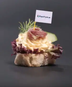 Handburgareflaggor, Cocktailflaggor, Tandpetarflaggor, fasadflagga, kioskflagga, trottoarpratare, Globalt Mål, Globala Mål, Globalt mål, globala målen kub, displaykub tryck, globala målen tryck kub, globalt mål tryck, skummkub, Saccosäck, eventmöbler, saccosäck, beanbag, mässbord, broschyrställ, rollup, Banderoll, öletiketter, vinetiketter, Banderoller, mässväggar, mässmonter, mässmontrar, beachflaggor, Expo, Print, Förpackningar, Etiketter, tryck, giveaways, öletiketter, etiketter, reklamprodukter, banderoller, dekal, dekaler, mässmontrar, profilkläder med tryck, reklamprodukter, giveaways, företagsprofilering, USB med tryck, kepsar med tryck, t-shirts med tryck, reflexer, isskrapor med tryck, beachflaggor, vattenflaskor med tryck, eventtält, tygvepor, broschyrhållare, arbetskläder med tryck, paraplyer med tryck, pennor med tryck, storformatsprint, flyers, dekaler, fönsterfolie, forex, hyllvippor, broschyrer, etiketter, öletiketter, produktetiketter, vinetiketter, livsmedelsetiketter, reklamkläder, reklamtryck, tryckeri, trycksaker, reklamartiklar, tryckta produkter, storformat, exponeringsmaterial, digitaltryck, rollups med tryck, tryckta banderoller, mässmaterial, expomaterial, profilreklam, varumärkesprofilering, mässväggar, takdisplayer, expo tryck, print tryck, displaymaterial, reklamflaggor, flaggor med tryck, mobil mässmonter, tryckt marknadsföring, textiltryck, kundgåvor, logotyptryck, specialtryck, ExpoTryck, expotryck.se, rollups, banderoller, eventmöbler, eventstol, eventtält, vepor, vepa, flaggor, flagga, reklamflagga, logotypflagga, företagsflagga, företagsflaggor, distplayställ, takdisplay, beachflagga, beachflaggor, bas, markfäste, vinylbanderoll, meshbanderoll, banderoll, pvc banderoll, takdisplay, displaykub, kub med tryck, display kub, displayskylt, displayställ, informationsskylt, windtracker, windtracker flagga, hög flagga, windtracker system, windtracker-kit, windtrackerkit, windtrackersystem, snäppram, trappa snäppram, snäppramlist, displayskyltar, displayställ, butik, forex, forexskylt,