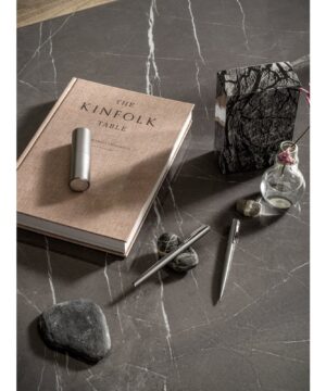 ELLA. Rull- och kulspetspenna med kropp i rostfritt stål (53 % rSS) med klämma, flaggspel, vimpelspel, bunting, Handburgareflaggor, Cocktailflaggor, Tandpetarflaggor, fasadflagga, kioskflagga, trottoarpratare, Globalt Mål, Globala Mål, Globalt mål, globala målen kub, displaykub tryck, globala målen tryck kub, globalt mål tryck, skummkub, Saccosäck, eventmöbler, saccosäck, beanbag, mässbord, broschyrställ, rollup, Banderoll, öletiketter, vinetiketter, Banderoller, mässväggar, mässmonter, mässmontrar, beachflaggor, Expo, Print, Förpackningar, Etiketter, tryck, giveaways, öletiketter, etiketter, reklamprodukter, banderoller, dekal, dekaler, mässmontrar, profilkläder med tryck, reklamprodukter, giveaways, företagsprofilering, USB med tryck, kepsar med tryck, t-shirts med tryck, reflexer, isskrapor med tryck, beachflaggor, vattenflaskor med tryck, eventtält, tygvepor, broschyrhållare, arbetskläder med tryck, paraplyer med tryck, pennor med tryck, storformatsprint, flyers, dekaler, fönsterfolie, forex, hyllvippor, broschyrer, etiketter, öletiketter, produktetiketter, vinetiketter, livsmedelsetiketter, reklamkläder, reklamtryck, tryckeri, trycksaker, reklamartiklar, tryckta produkter, storformat, exponeringsmaterial, digitaltryck, rollups med tryck, tryckta banderoller, mässmaterial, expomaterial, profilreklam, varumärkesprofilering, mässväggar, takdisplayer, expo tryck, print tryck, displaymaterial, reklamflaggor, flaggor med tryck, mobil mässmonter, tryckt marknadsföring, textiltryck, kundgåvor, logotyptryck, specialtryck, ExpoTryck, expotryck.se, rollups, banderoller, eventmöbler, eventstol, eventtält, vepor, vepa, flaggor, flagga, reklamflagga, logotypflagga, företagsflagga, företagsflaggor, distplayställ, takdisplay, beachflagga, beachflaggor, bas, markfäste, vinylbanderoll, meshbanderoll, banderoll, pvc banderoll, takdisplay, displaykub, kub med tryck, display kub, displayskylt, displayställ, informationsskylt, windtracker, windtracker flagga, hög flagga, windtracker system, windtracker-kit, windtrackerkit, windtrackersystem, snäppram, trappa snäppram, snäppramlist, displayskyltar, displayställ, butik, forex, forexskylt, dörrhängare, dörr hängare, etiketter, etiketter på rulle, trycka etiketter,