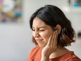 Décharge électrique dans l'oreille gauche