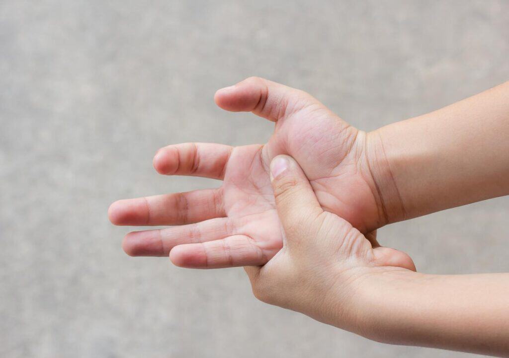 Fourmillements dans les pieds et les mains avis