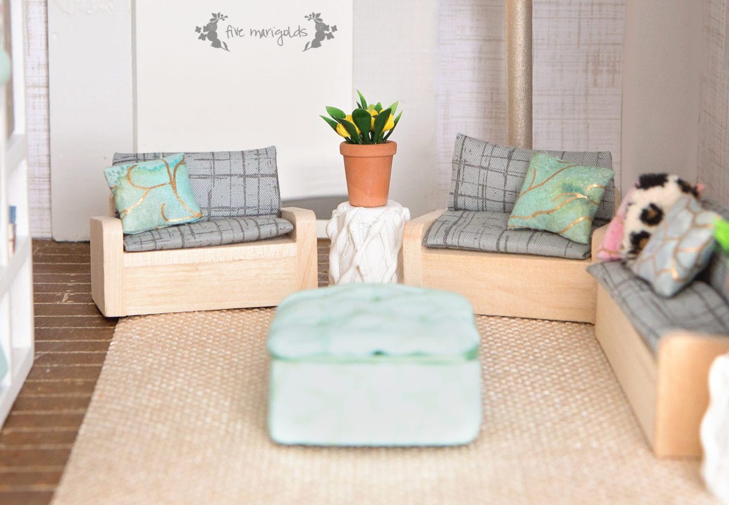 Vintage Dollhouse Remodel: Living Room for less than $10| www.fivemarigolds.com