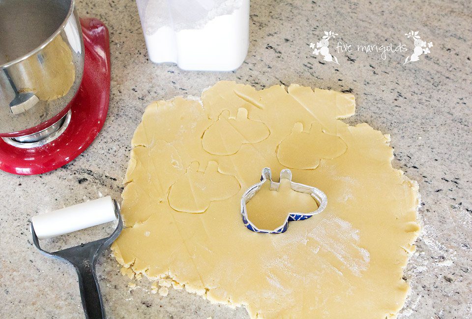 DIY Peppa Pig Custom Cookie Cutter Tutoral $1 | Five Marigolds