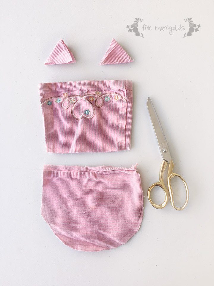 Upcycle your baby clothes with this pants - to - kitty cat purse refashion tutorial.