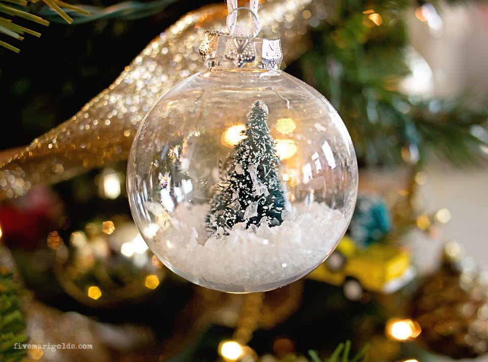 DIY Christmas Ornaments for Kids #RollAwayLint #ad