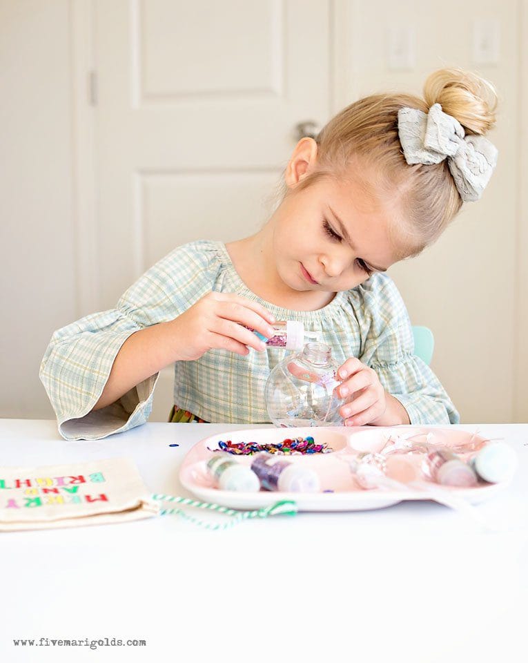 DIY Christmas Ornaments for Kids #RollAwayLint #ad