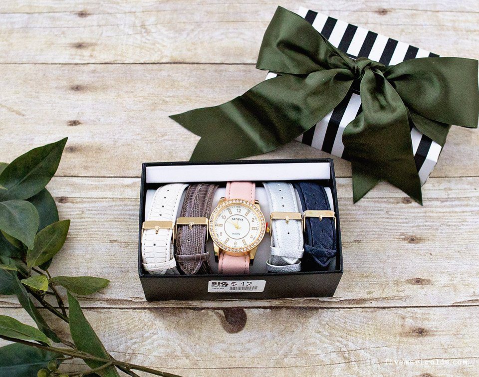 The art of the gift closet for last-minute holiday gifting, plus awesome ideas for DIY gift wrap and toppers. #BigLotsHoliday #ad