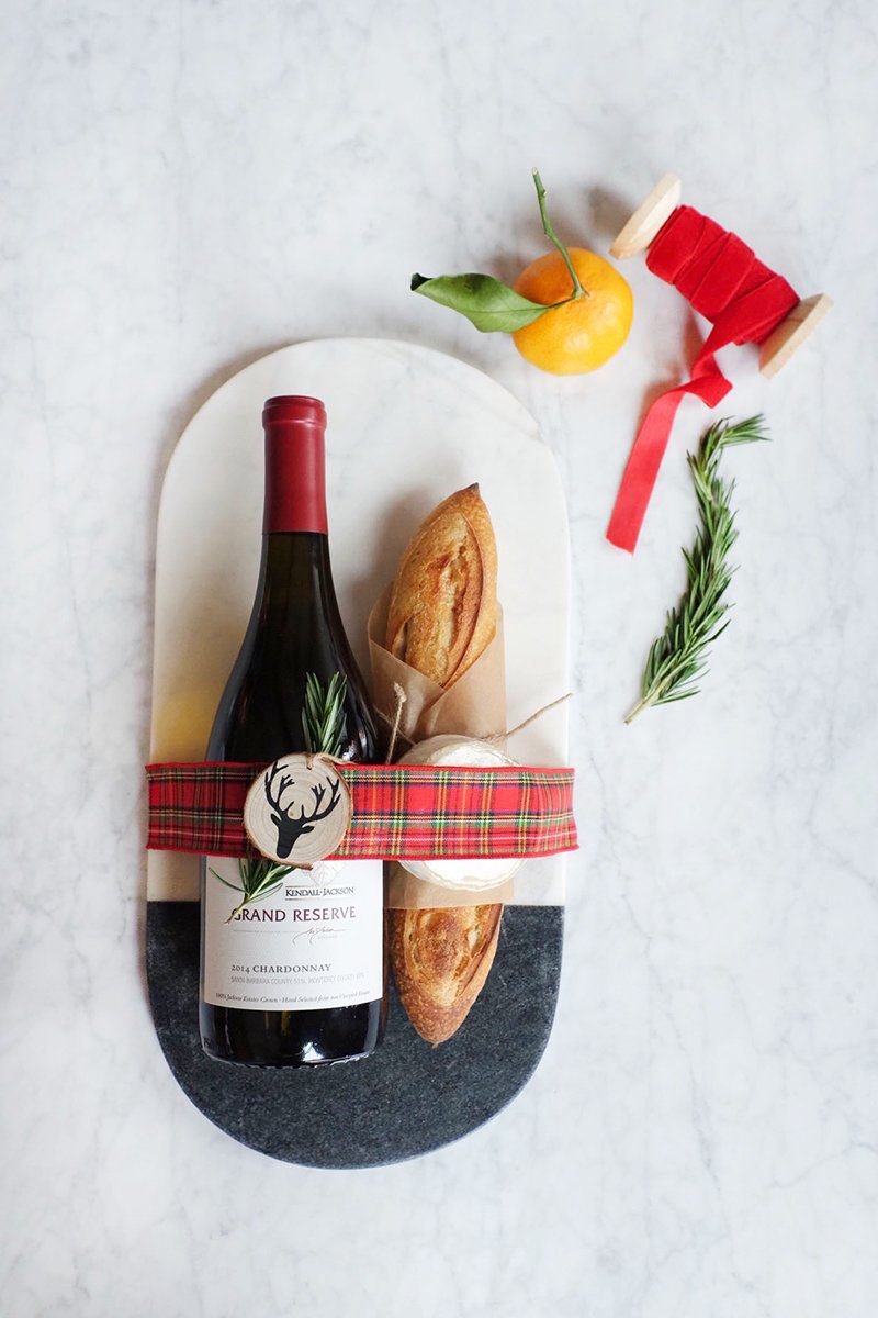 Free Wine Labels for Moms + 10 DIY ideas for gift wrapping wine