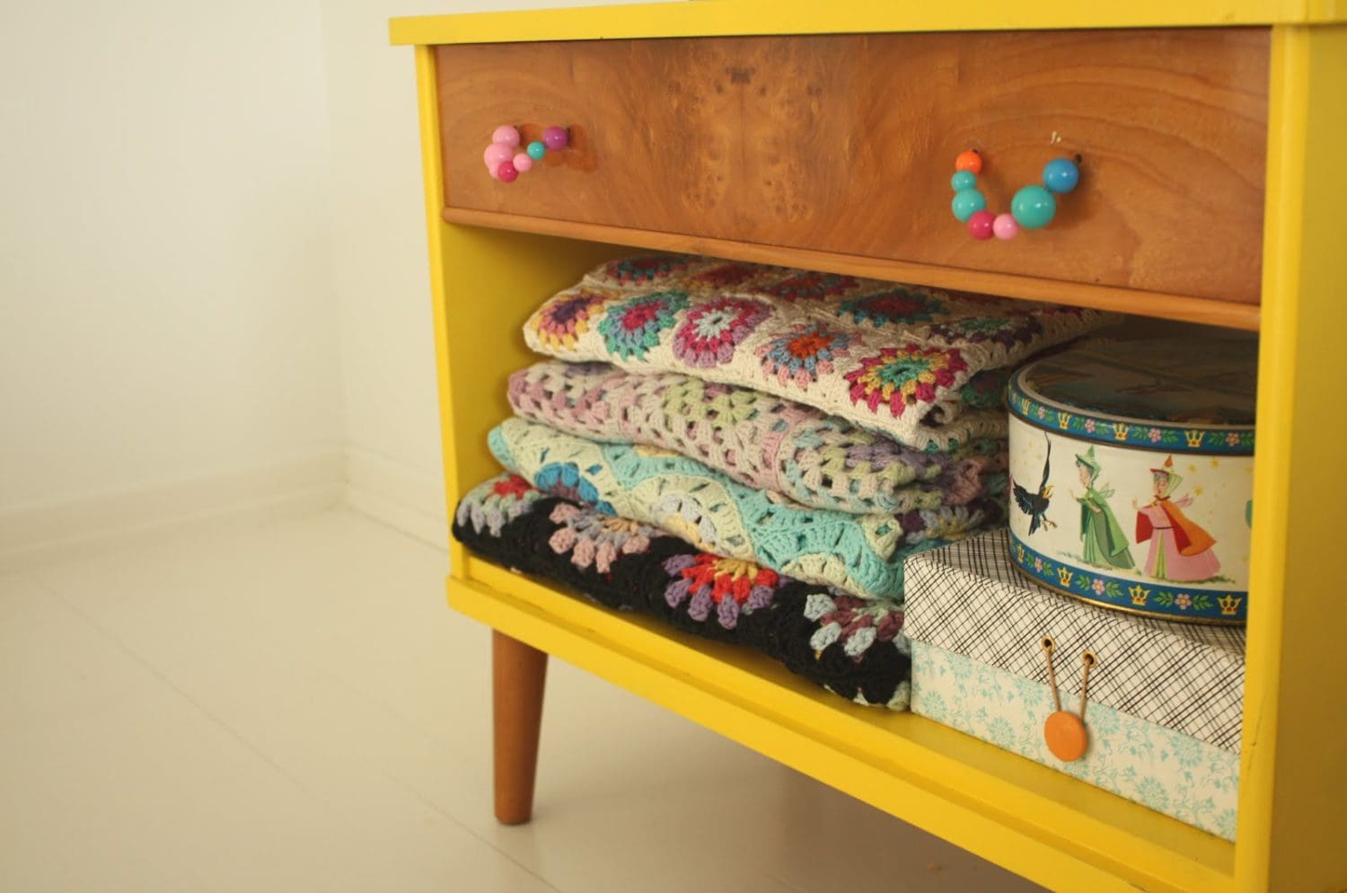 10 Inspiring Ways to Use Vintage Afghans | Five Marigolds