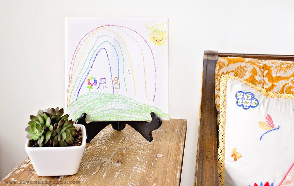Homemade Mother's Day gifts: DIY kid friendly art canvas for Mother's Day
