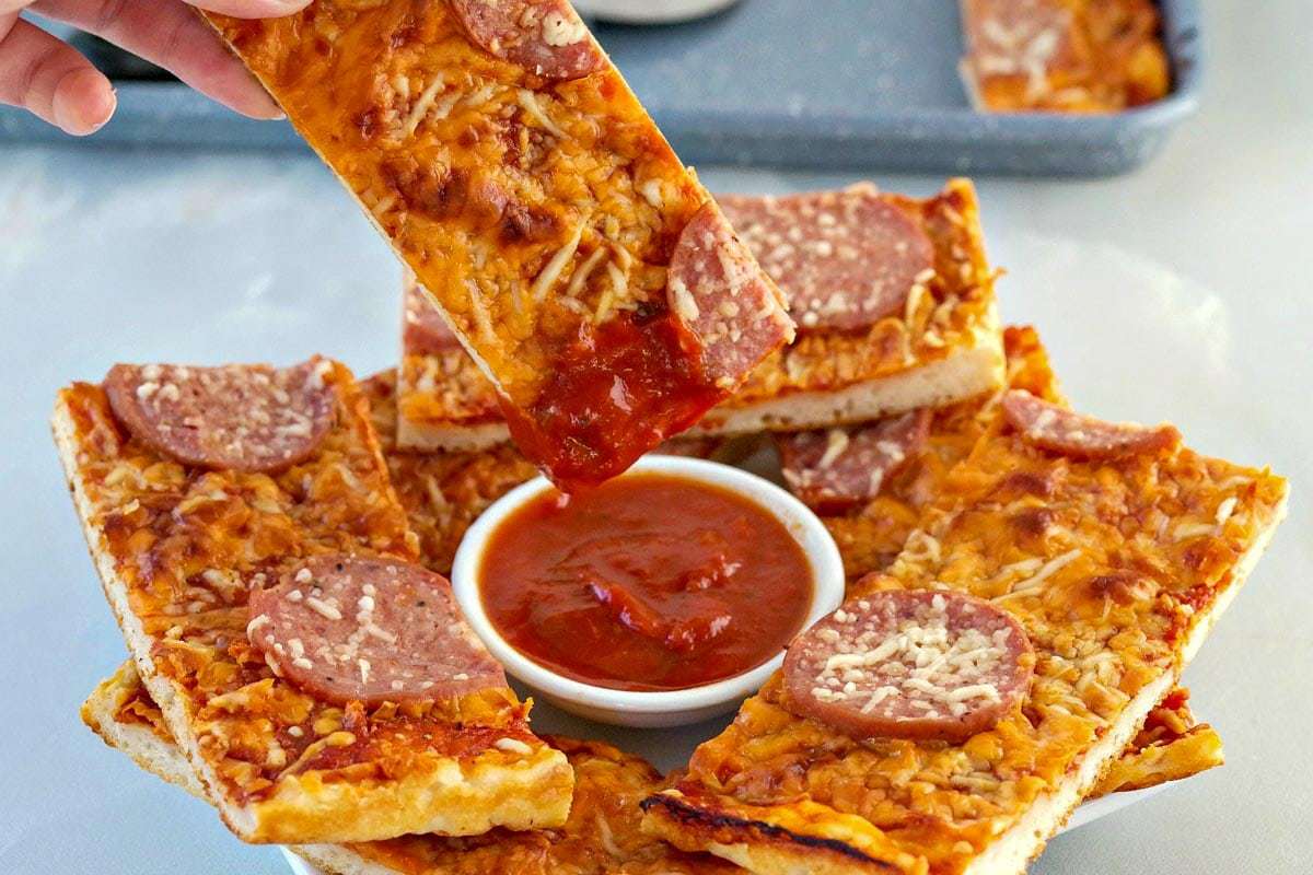 pizza stick with marinara dipping sauce