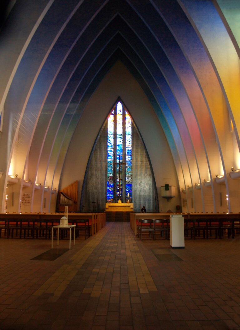 Modern templomaink térérzetei