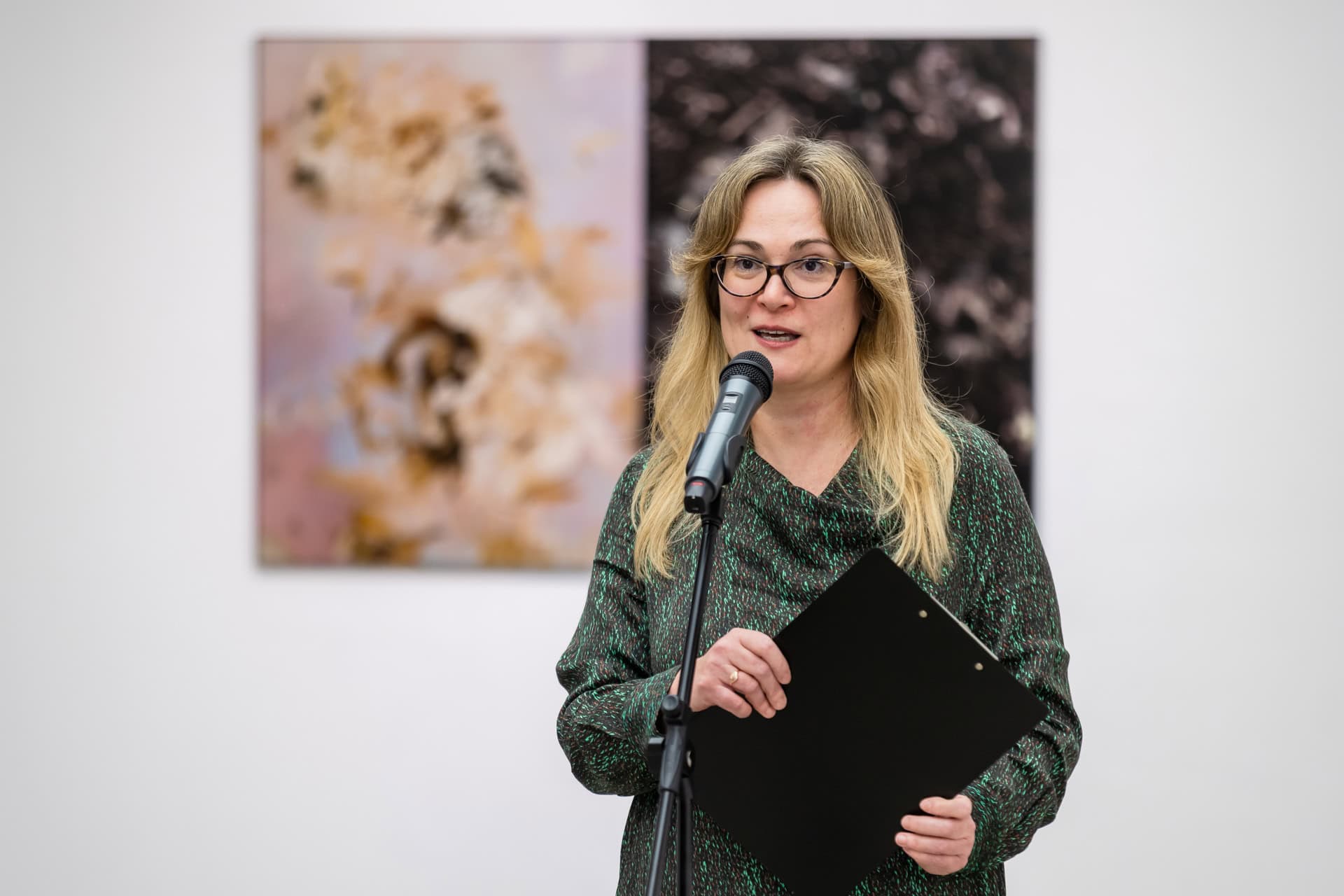 KIBONTÁS / UNFOLDING  KONTHA Dora fotóművész kiállításának megnyitója | Kopin Katalin