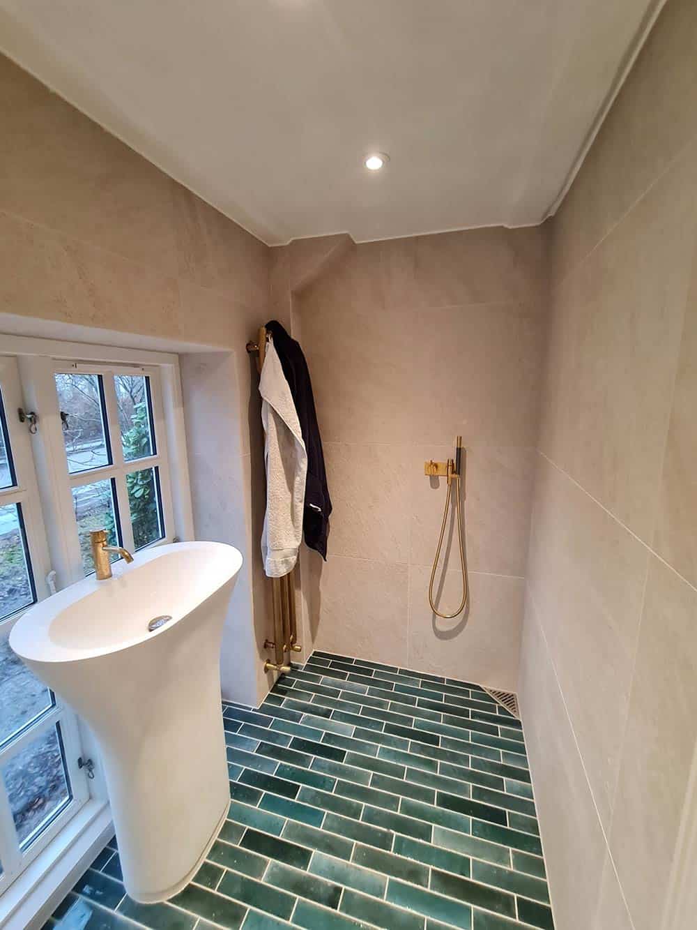 Vi udfører renovering af badeværelse af højeste kvalitet.