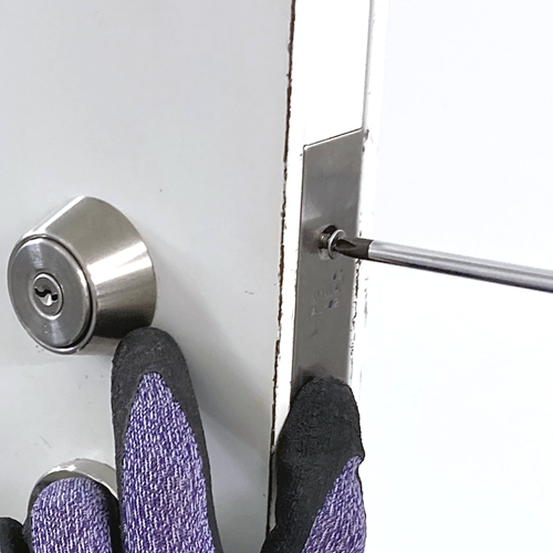 プレートを固定して完了