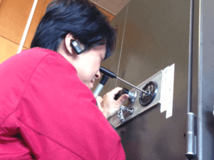 鍵のトラブル救急車による専門鍵修理サービス、迅速対応で安心を提供します.