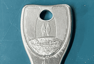 鍵番号を中途半端に削った