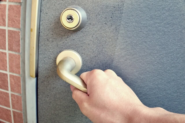 ライフスタイルにあわせた玄関の鍵の選び方と家族構成別のポイント