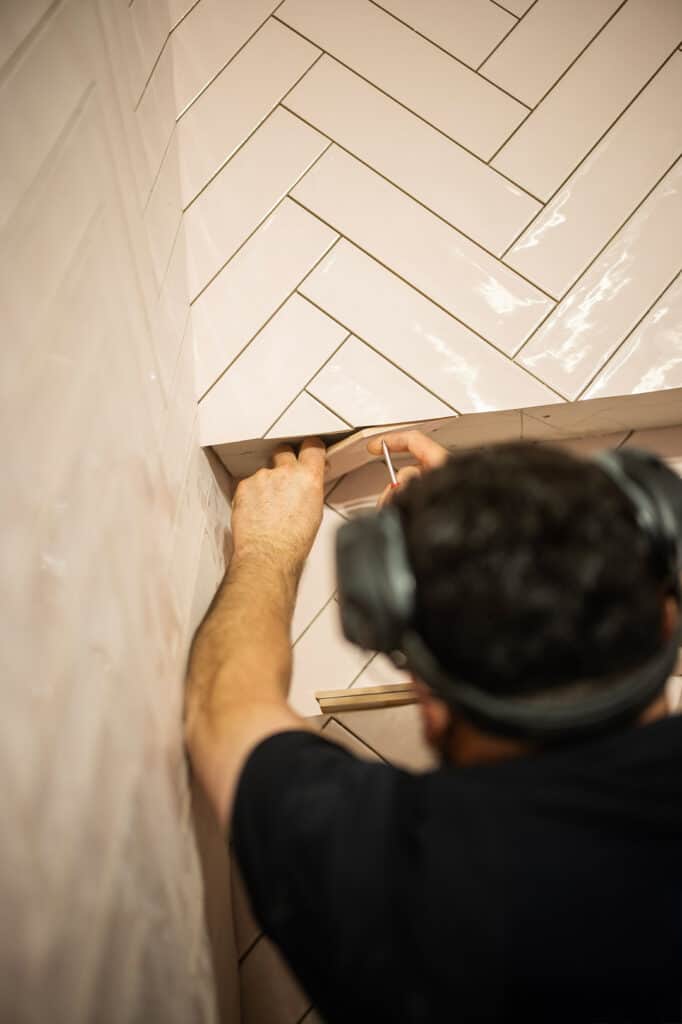 Flisearbejder til totalrenovering af badeværelse