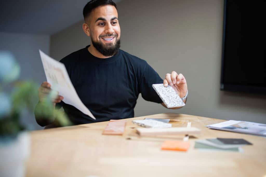 Klar Entreprise kan rådgive om valg af fliser til renovering af badeværelse