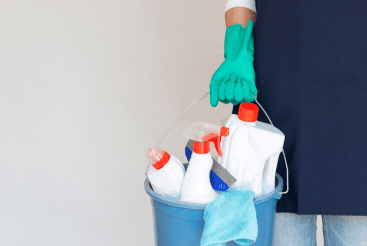 mix the cleaning solution