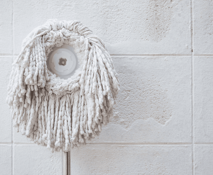 store mop head upright