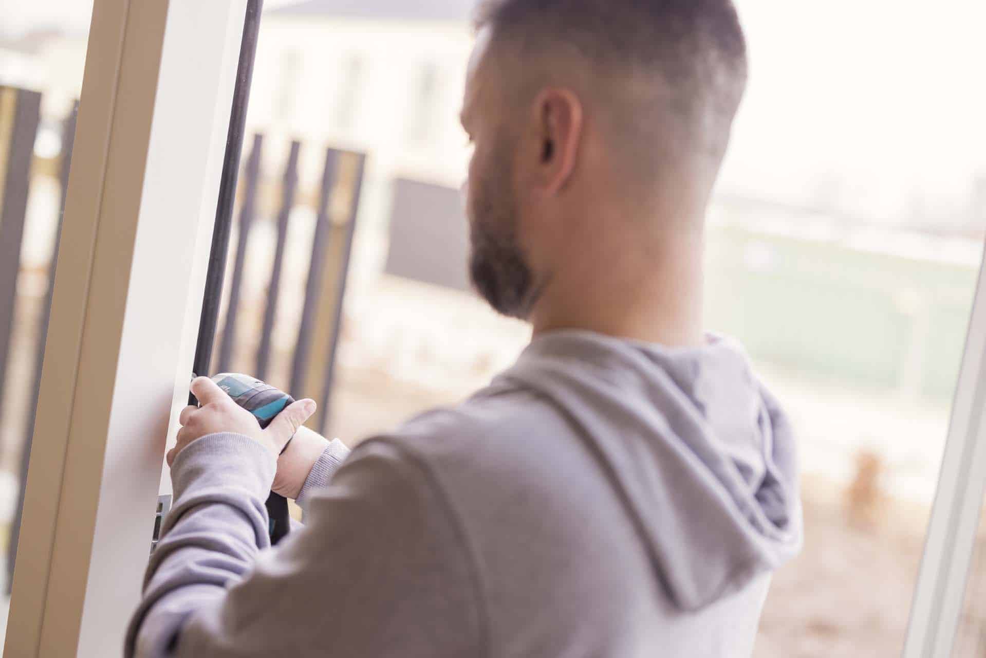 Vi sikrer pålidelig renovering i Lyngby samt tagrenovering, boligrenovering, nyt tag og udskiftning af vinduer i Ballerup. Kontakt KM Byg i dag.