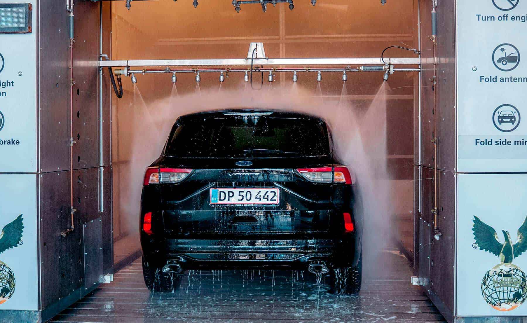 Ford modtager omfattende bilvask