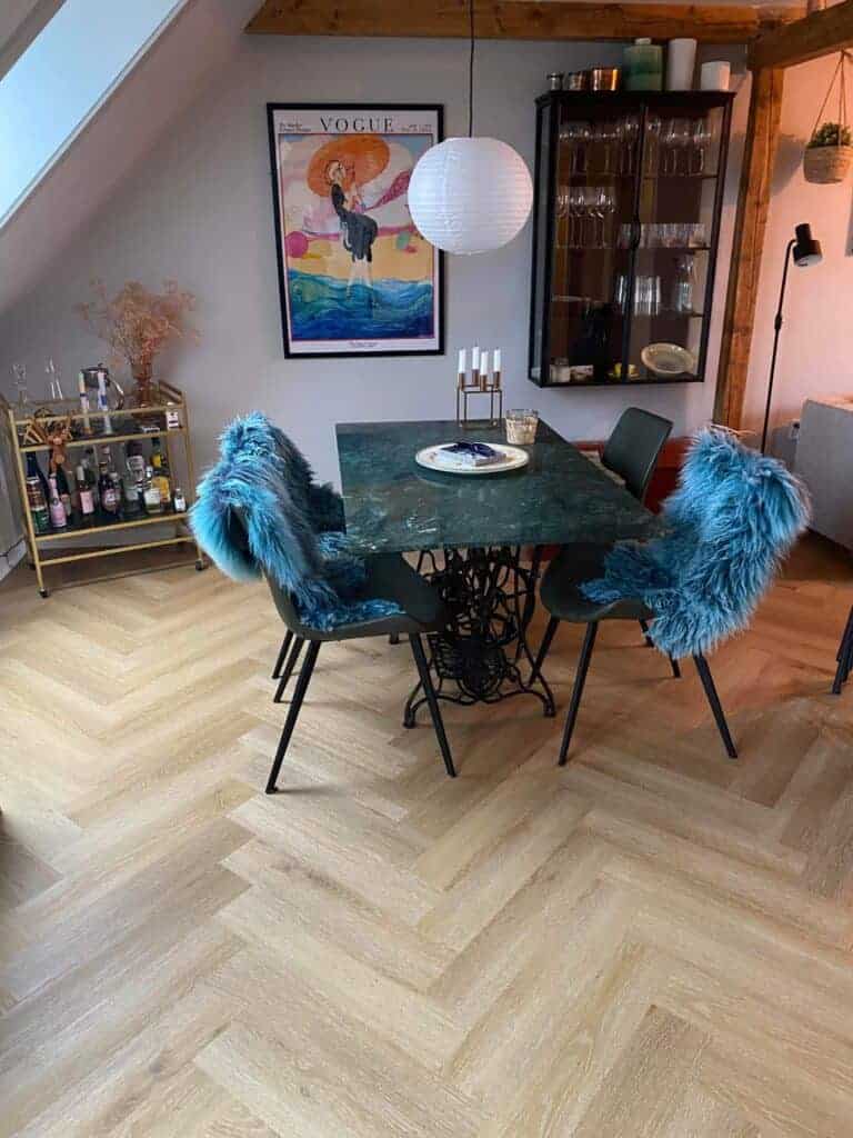 Lægning af sildebensparket i spisestue udført af tømrer i København