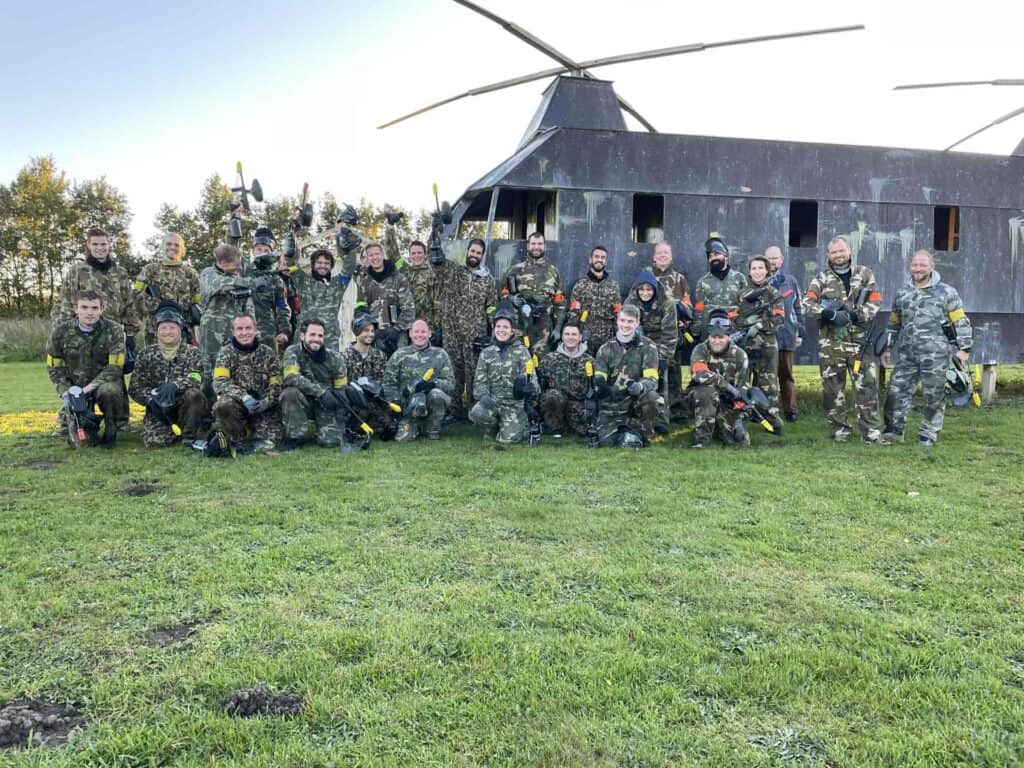 Paintball hold foran helicopter