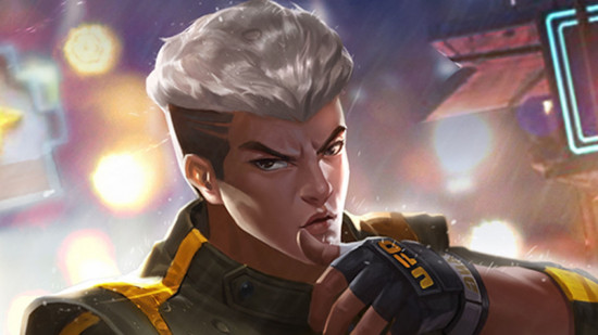 Art de Mobile Legends montrant un homme avec des cheveux blancs sur le dessus, un visage noir sur les côtés, et un style anguleux et méchant. Il porte des gants et un uniforme de police noir et jaune.