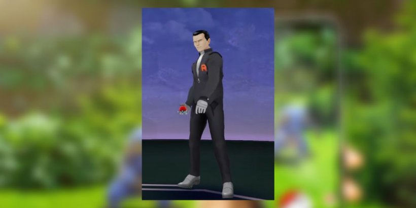 Giovanni tenant une Pokéball