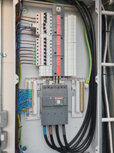 Three-phase distribution board for retail site