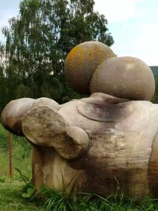 Mysterious-Stones Seem to Grow 2 inches, walk, in Romania