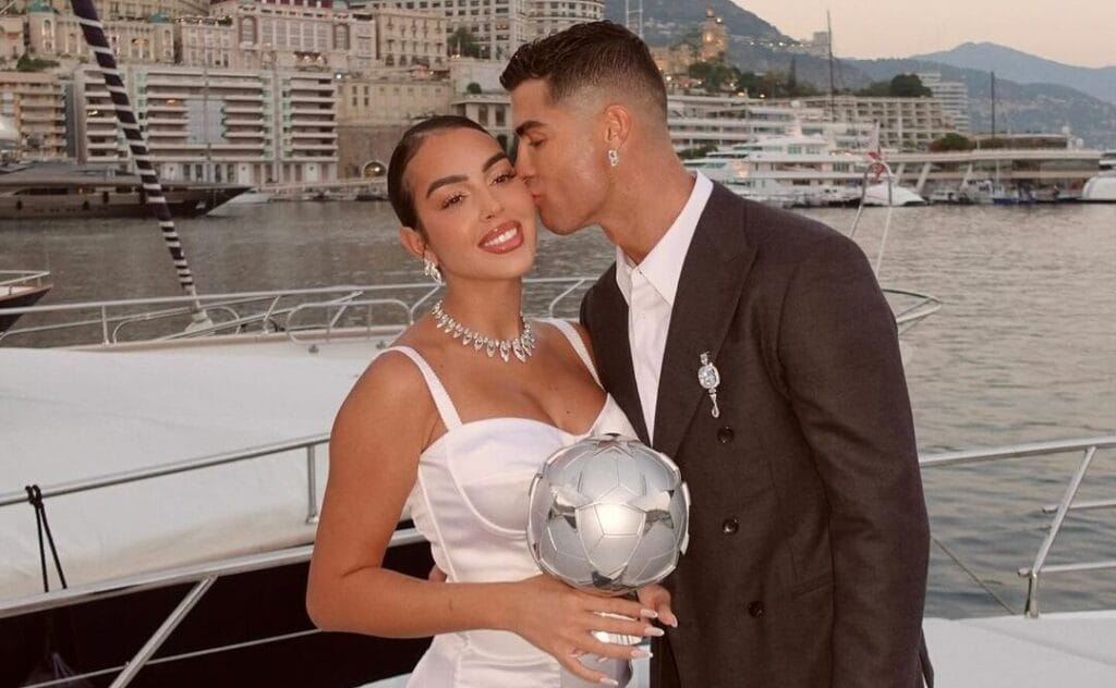 الأسطورة رونالدو جورجينا مفاجآت العالم بعد 9 سنوات Ronaldo and Georgina