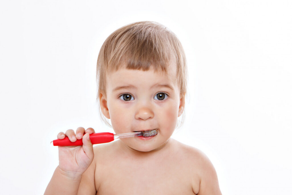 comment brosser dent bebe Quand et comment brosser les dents d'un bébé?