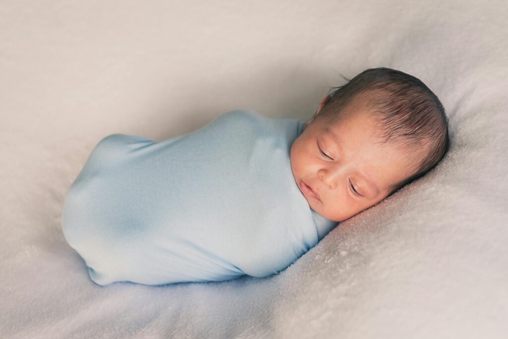 1605dfc3188cb7c20e13ee66f05c8620 html c9a90987 Peut-on emmailloter bébé en été ? Tout ce qu'il faut savoir pour les fortes chaleurs