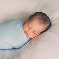 Peut-on emmailloter bébé en été ? Tout ce qu&rsquo;il faut savoir pour les fortes chaleurs