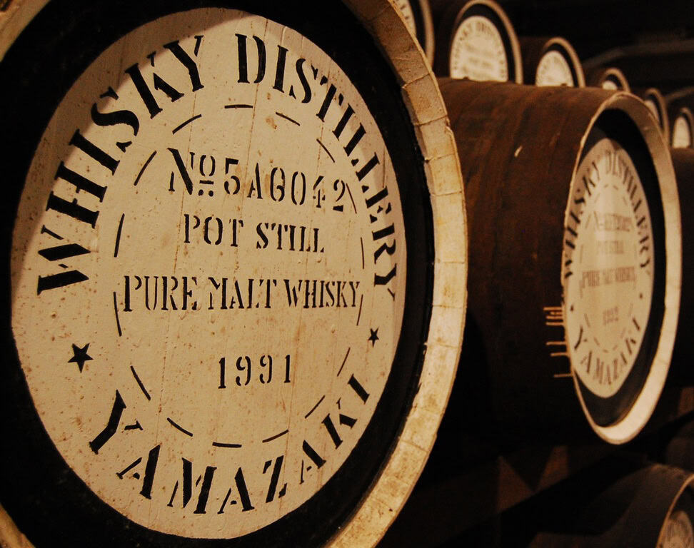 Oak wood barrels are the perfect barrels to make barrel-aged beer because of the features of the wood that contribute to flavors