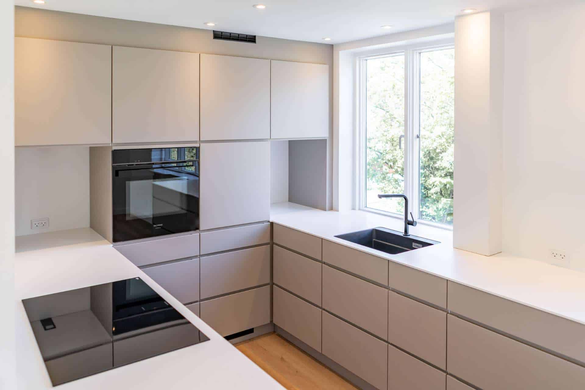 Totalrenovering af lejlighed hvor der er åbnet op, så der er køkkenalrum