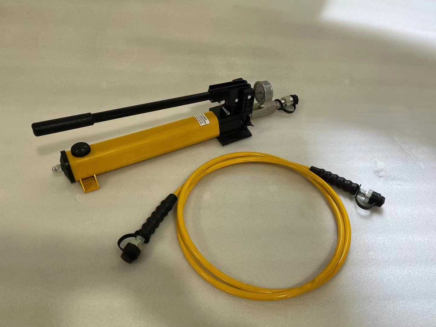 Two Speed, Lightweight Hydraulic Hand Pump