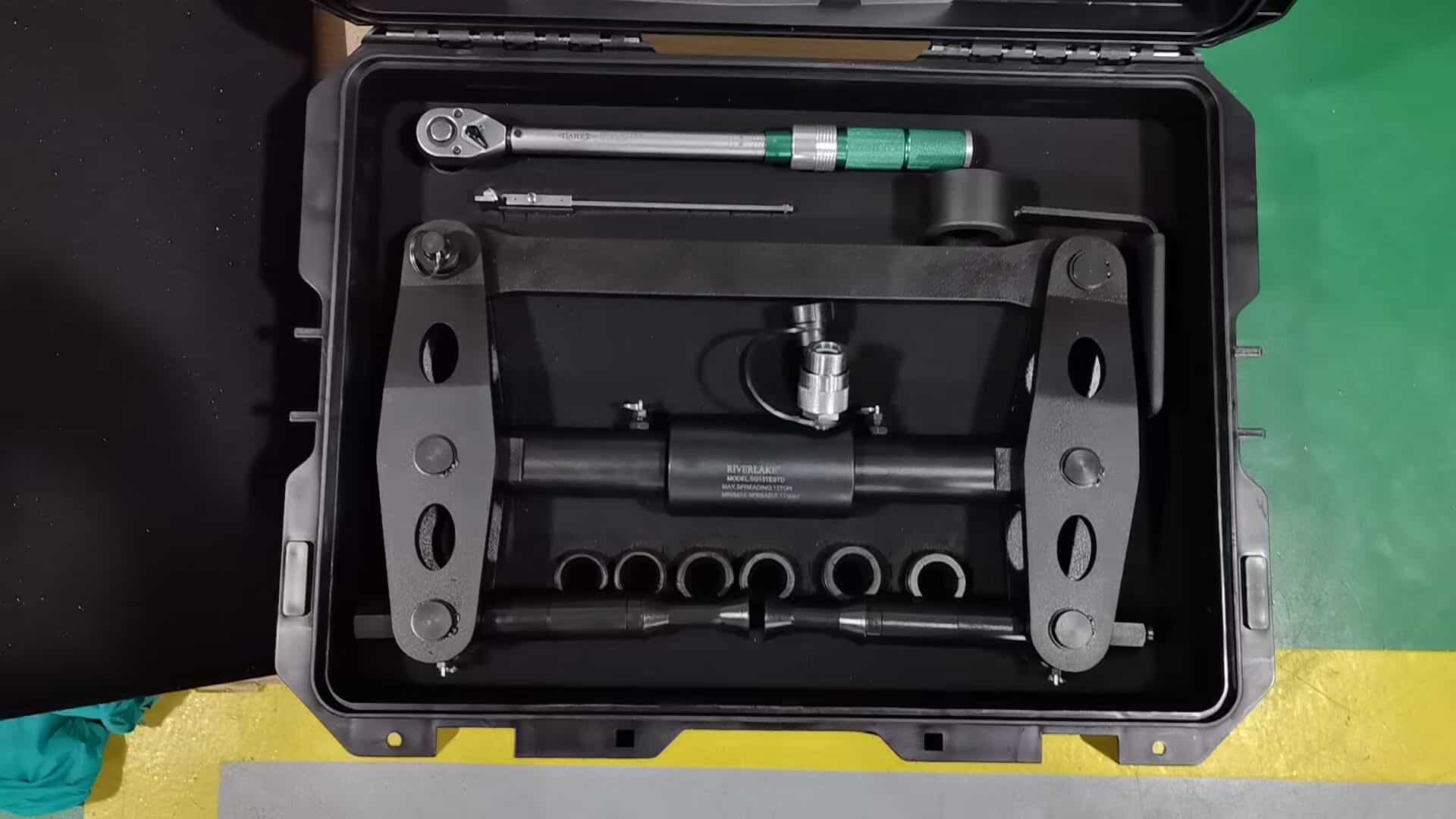 Mechanical Secure-Grip Flange Spreader