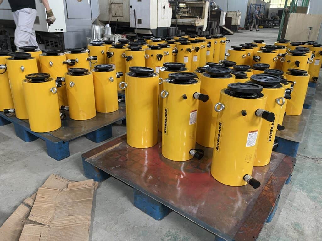 Customer Visit RIVERLAKE for Hydraulic Cylinder Quality Inspection 5 304c5512545d49448ef69609dcc08c1