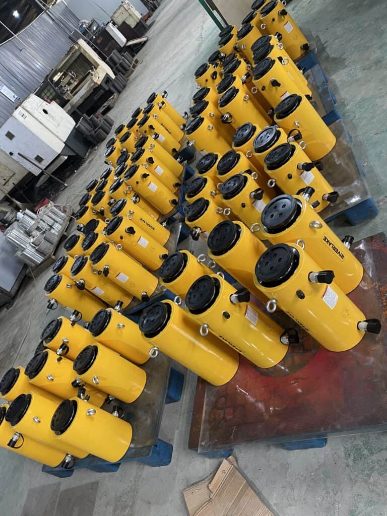 Customer Visit RIVERLAKE for Hydraulic Cylinder Quality Inspection 1 3b58e96262428d7bc96c296df4ed3ab