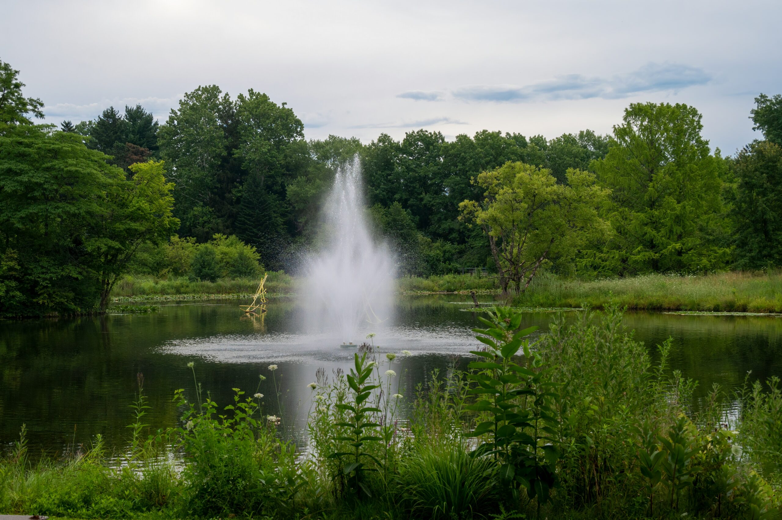 Large scale water feature fountains