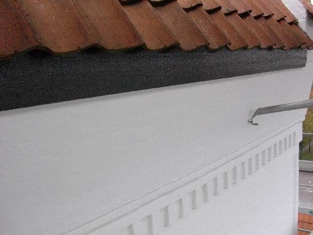 Maling facade kirke i hvid