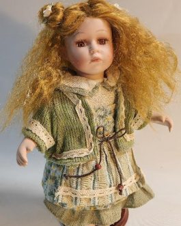 בובת פורצלן כפרית COUNTRY COLLECTION