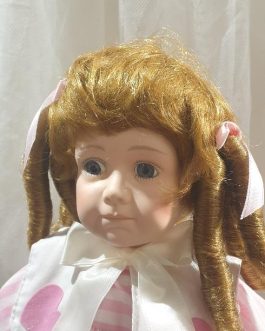 בובת פורצלן חתומה אספנות MANN