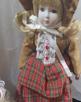 בובות פורצלן עם תיבת נגינה מכנית HERITAGE COLLECTION