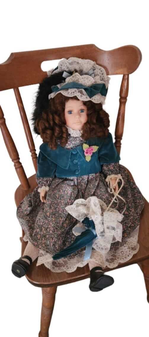 בובת חרסינה BIATRICE