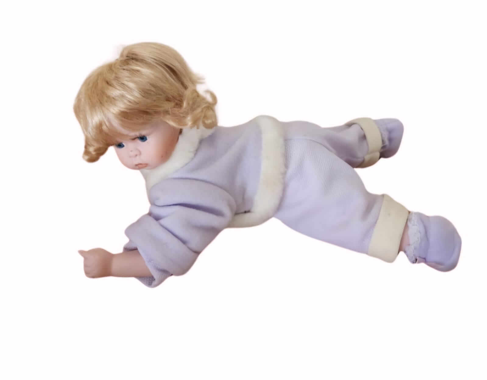 בובת חרסינה שוכבת BABY SOFIA